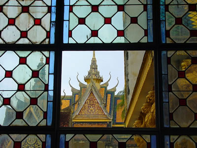 Phnom Penh Grand Palace (c) 2002 by John Goss